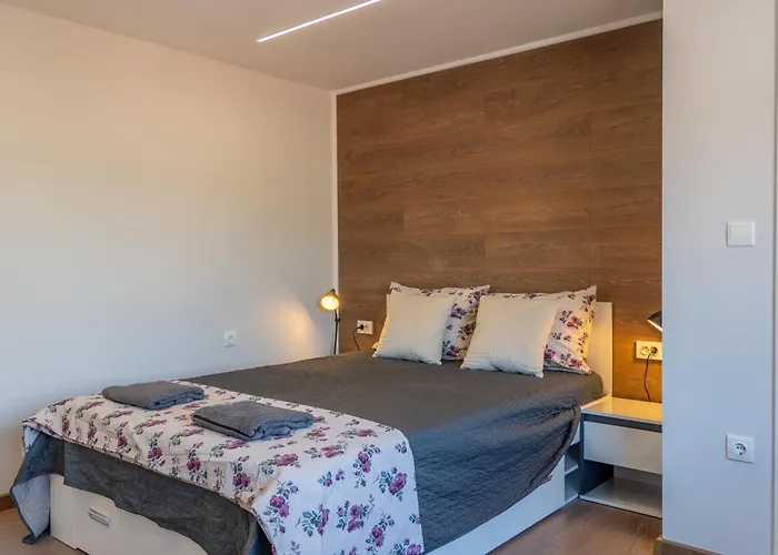 Διαμέρισμα Grand *